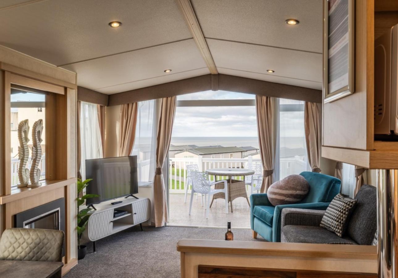 Braddicks Holidays - Sea View Apartments & Caravans Westward Ho!  Exterior photo